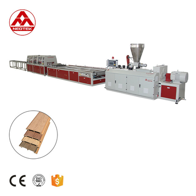 Ligne d'extrusion WPC à base de PVC de 100 kW pour une technologie avancée