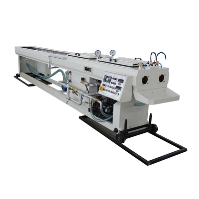 Facilité d'utilisation et d'entretien des tubes de tuyauterie de PE ligne d'extrusion moteur automatique sur mesure