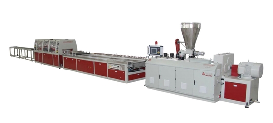 25000 KG ligne d'extrusion automatique de panneaux de cuisine WPC2 pour les besoins de production de portes larges