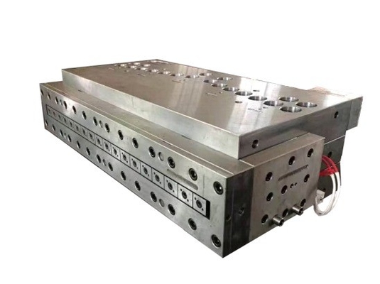 25000 KG ligne d'extrusion automatique de panneaux de cuisine WPC2 pour les besoins de production de portes larges