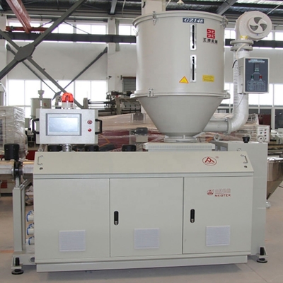 Ligne d'extrusion à goutte-à-goutte plate de tuyau usable sur mesure pour la production de tuyaux en PVC