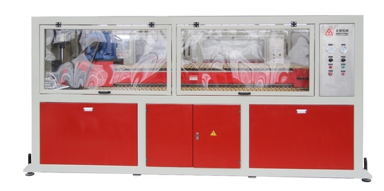 25000x6000x4000 ligne d'extrusion de PVC pour porte large et ligne de fabrication de panneaux de cuisine