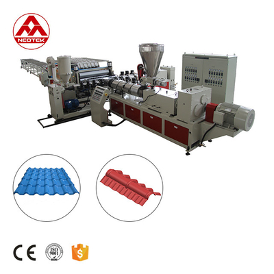 Ligne d'extrusion de carreaux de vitrage en PVC avec des dimensions de 25000x6000x3500 et une vitesse de vis de 36 tr / min