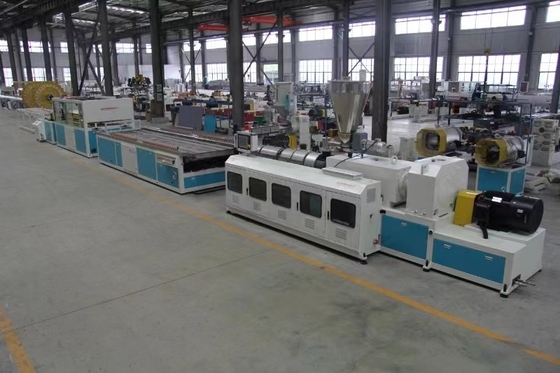 Ligne professionnelle d'extrusion de tôle creuse en PVC avec matériau à vis 38CrMoALA