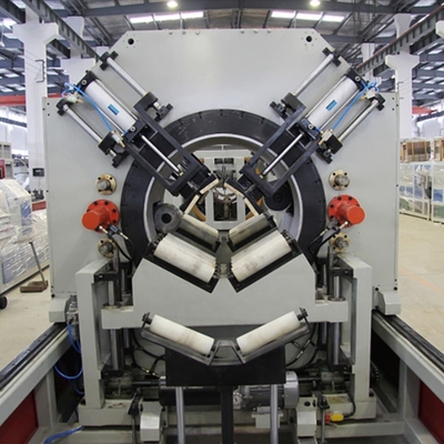 Conception d'une machine d'extrusion de tuyaux en PVC personnalisée 380v 50hz pour une ligne de production en service