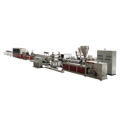 250kW de puissance Granules de toit Carreaux de profil en Pvc Ligne d'extrusion de feuille de plastique machine à vis jumelles