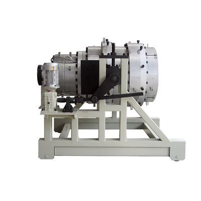 Conception d'une machine d'extrusion de tuyaux en PVC personnalisée 380v 50hz pour une ligne de production en service