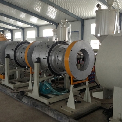 Ligne d'extrusion automatique de tuyaux en PVC à haute productivité compétitive avec une longue durée de vie