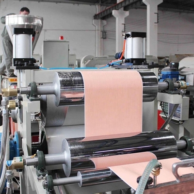 250kW de puissance Granules de toit Carreaux de profil en Pvc Ligne d'extrusion de feuille de plastique machine à vis jumelles
