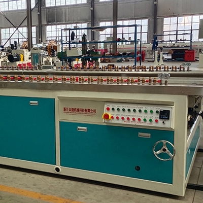 Fabrication d'une usine de fabrication de tôles creuses en PVC automatique avec double vis