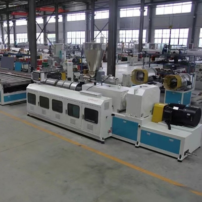 Fabrication d'une usine de fabrication de tôles creuses en PVC automatique avec double vis