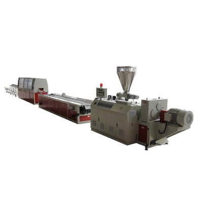 Ligne d'extrusion WPC en PVC transformé en plastique pour des applications améliorées