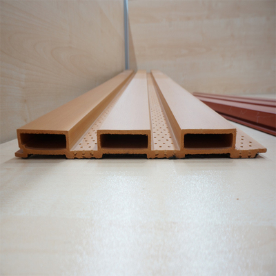 Ligne d'extrusion en PVC WPC à double vis pour des matériaux WPC durables et écologiques