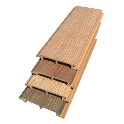 18000x1500x2500 Ligne d'extrusion WPC à base de PVC108 avec autre ratio L/D de vis