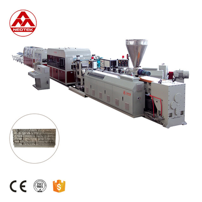 Ligne d'extrusion de revêtement en pierre en PVC à double vis avec conception de vis