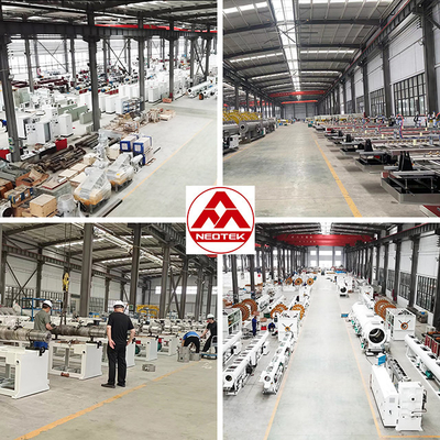 Ligne d'extrusion de revêtement en pierre en PVC à performance stable avec système d'alimentation en granulés