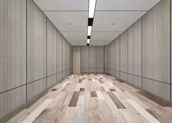 Ligne d'extrusion de plancher en mousse de PVC à double vis conique en co-rotation avec conception à double vis
