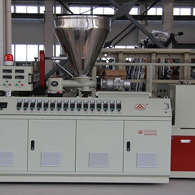 Chaîne d'extrusion en PVC à double vis de type boîte de vitesses pour usine de fabrication à longue durée de vie