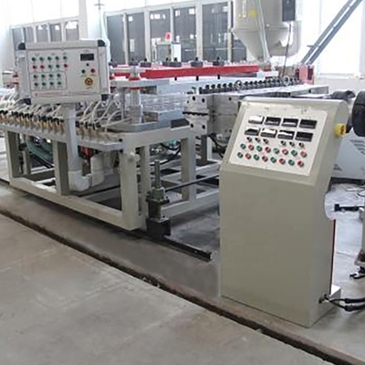 Machine automatique d'extrusion de briques verticales pour le revêtement de pierre avec une capacité de 23000 kg et une