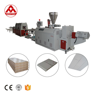 Ligne d'extrusion automatique de panneaux de plafond en PVC pour une production personnalisable