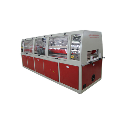 Ligne d'extrusion automatique de panneaux de plafond en PVC pour une production personnalisable