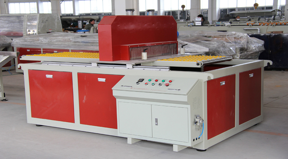 Ligne d'extrusion automatique de panneaux de plafond en PVC pour une production personnalisable