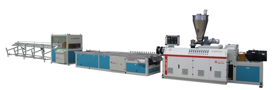 Ligne d'extrusion WPC à double vis conique co-rotative de 100 kW pour les besoins du client