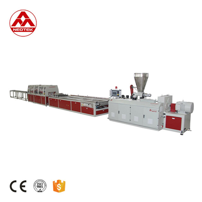 Révolutionnez votre processus de production avec une ligne d'extrusion WPC basée sur le PVC
