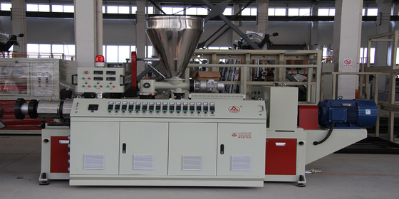 Améliorez votre ligne de production avec une ligne d'extrusion WPC à base de PVC