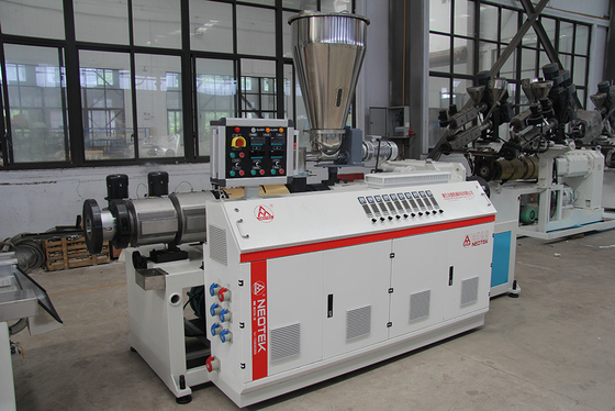Ligne d'extrusion en PVC WPC à double vis de haute productivité garantie
