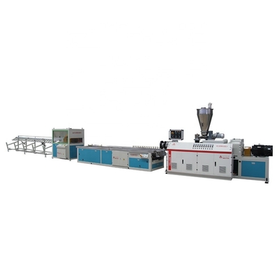 Ratio L/D de vis 156 1 ligne d'extrusion pour une machine à extruder WPC de haute productivité de 118 kW