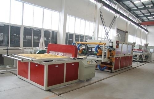 Ligne d'extrusion de profilé de fenêtre en PVC pour les usines de fabrication