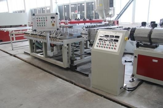 Ligne d'extrusion de profilé de fenêtre en PVC pour les usines de fabrication