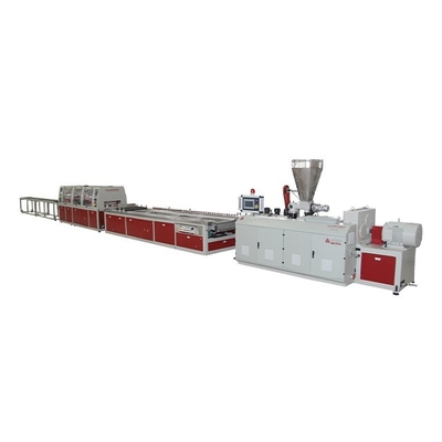 156 1 Facteur L/D à vis Ligne d'extrusion de panneaux muraux en WPC pour panneaux