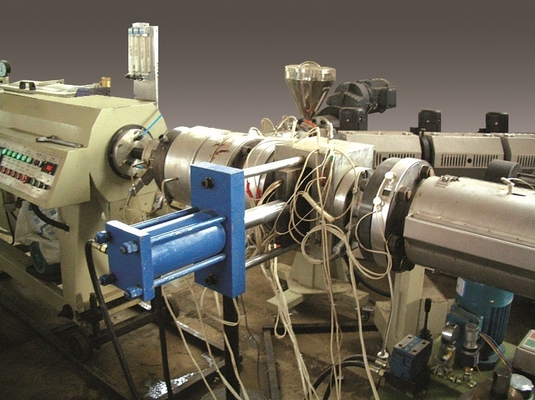 Machine d'extrusion de tubes de chute de conduits électriques en PVC avec une productivité élevée