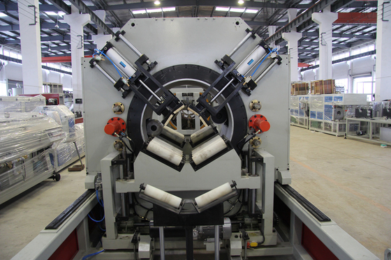 LG800 ligne d'extrusion de tuyaux PE pour l'approvisionnement en eau et en gaz 50000X7000X2950 Dimensions