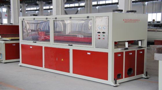 160kW Co-rotation de la ligne d'extrusion de revêtement de pierre en PVC à double vis avec type de double vis