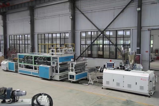 Ligne d'extrusion de carreaux de toiture en PVC à double vis conique en plastique