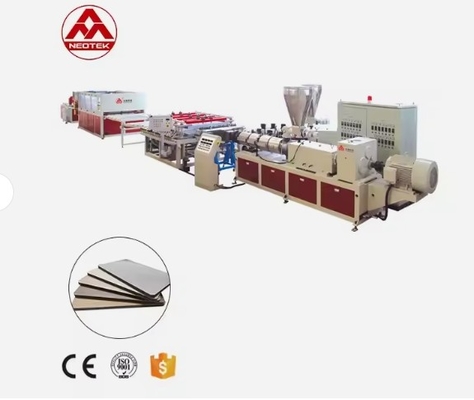 Machine d'extrusion de panneaux en mousse de PVC pour la fabrication de meubles certifiée CE