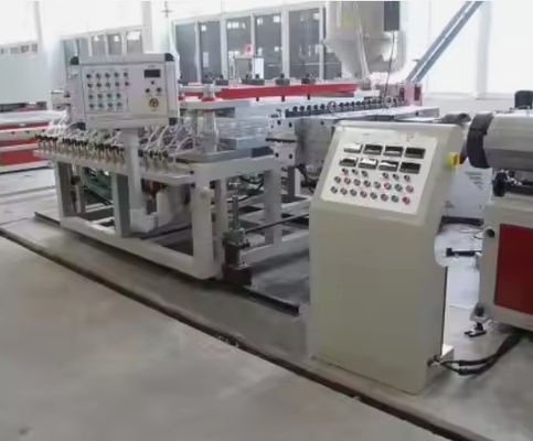 Ligne d'extrusion personnalisée de planche en mousse de PVC à double vis conique rotative de 1220 mm